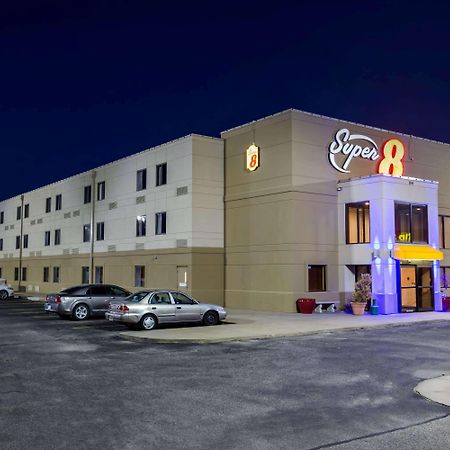 Super 8 By Wyndham Wichita North Hotel Екстериор снимка