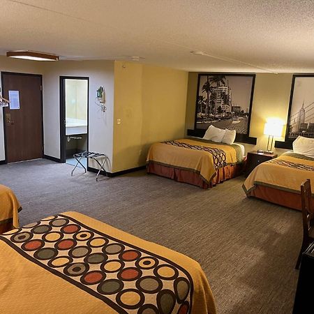 Super 8 By Wyndham Wichita North Hotel Екстериор снимка