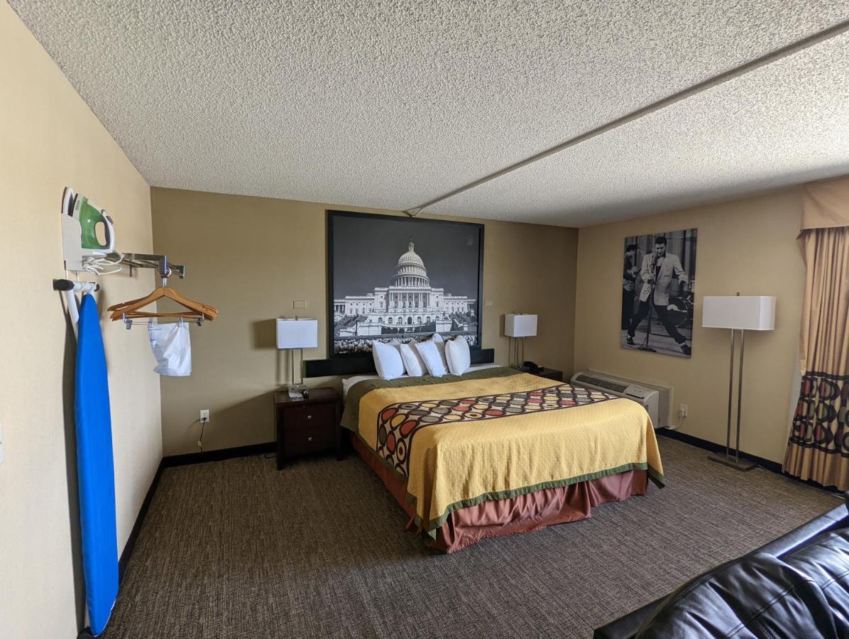 Super 8 By Wyndham Wichita North Hotel Екстериор снимка