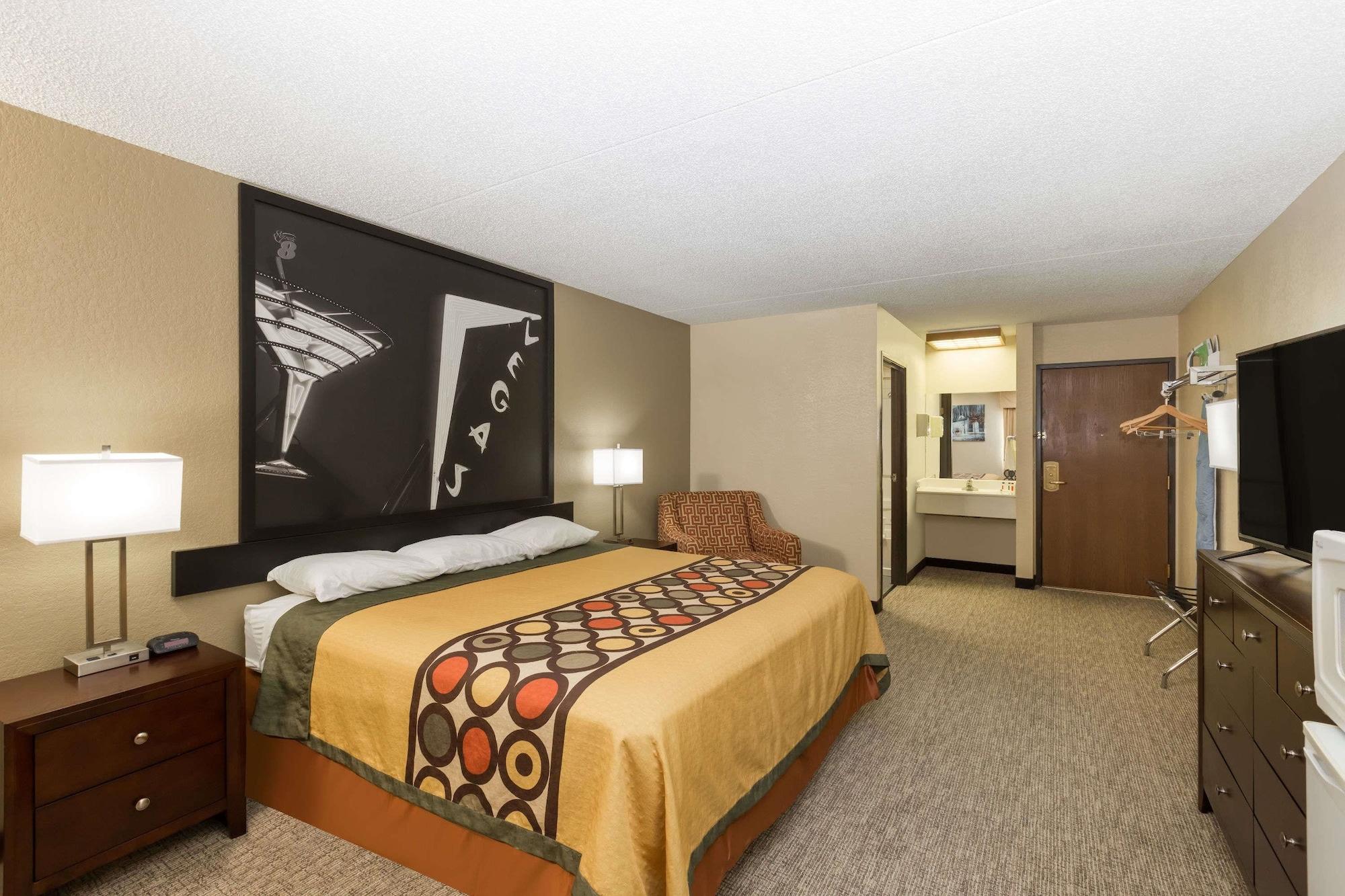Super 8 By Wyndham Wichita North Hotel Екстериор снимка