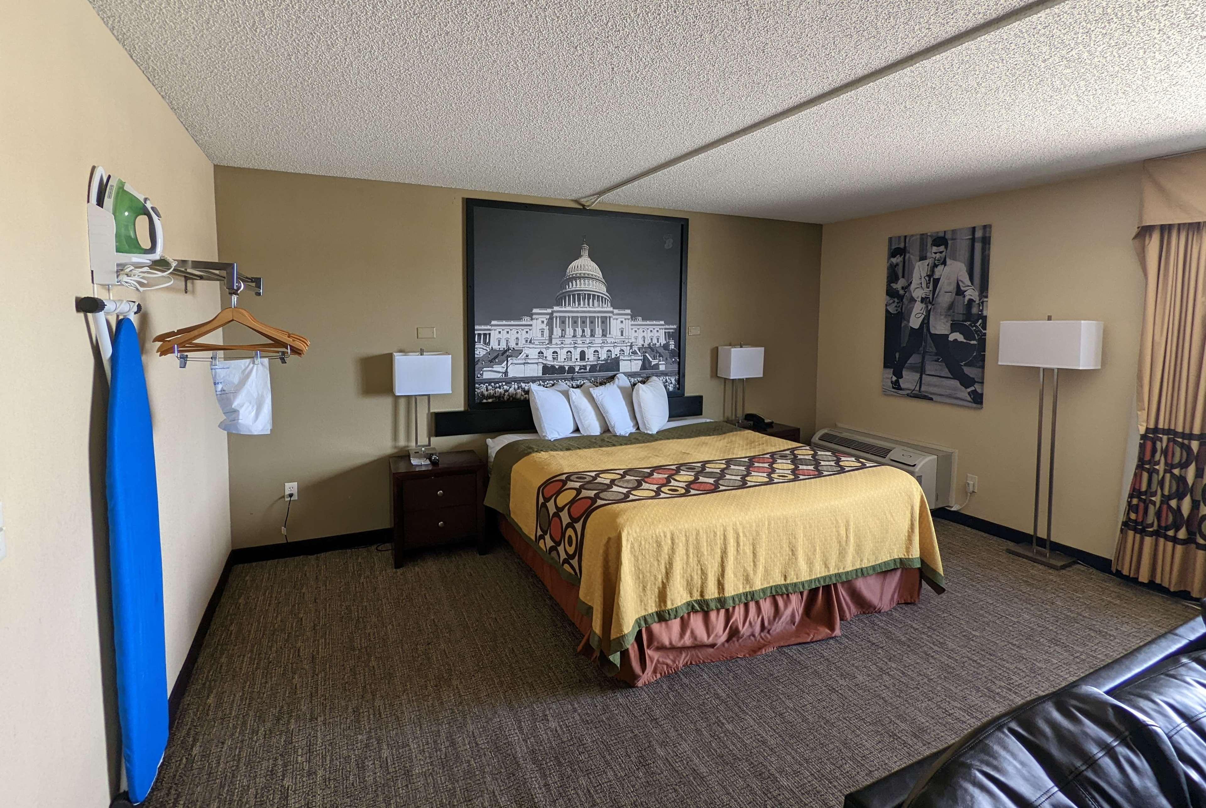 Super 8 By Wyndham Wichita North Hotel Екстериор снимка