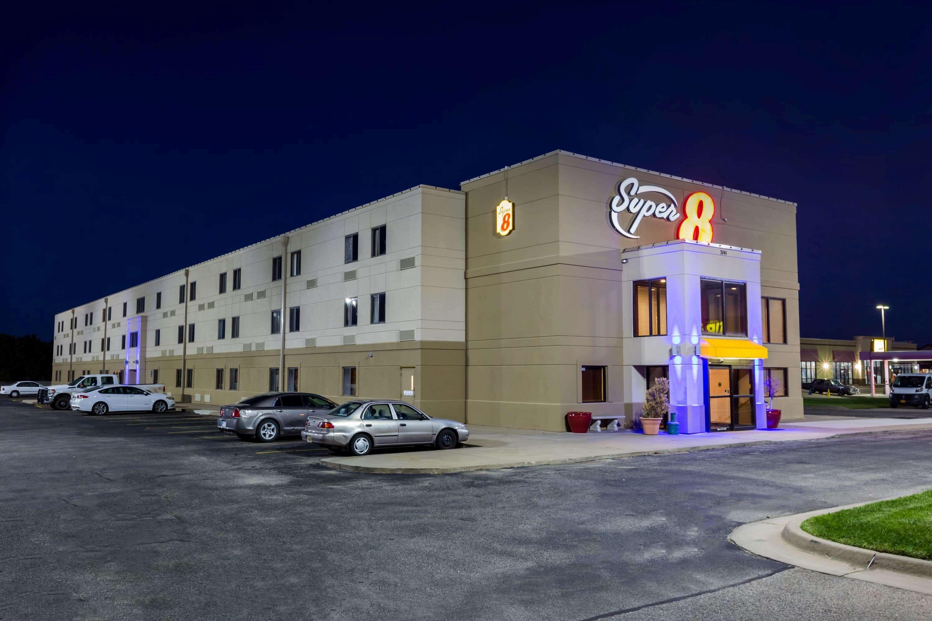 Super 8 By Wyndham Wichita North Hotel Екстериор снимка