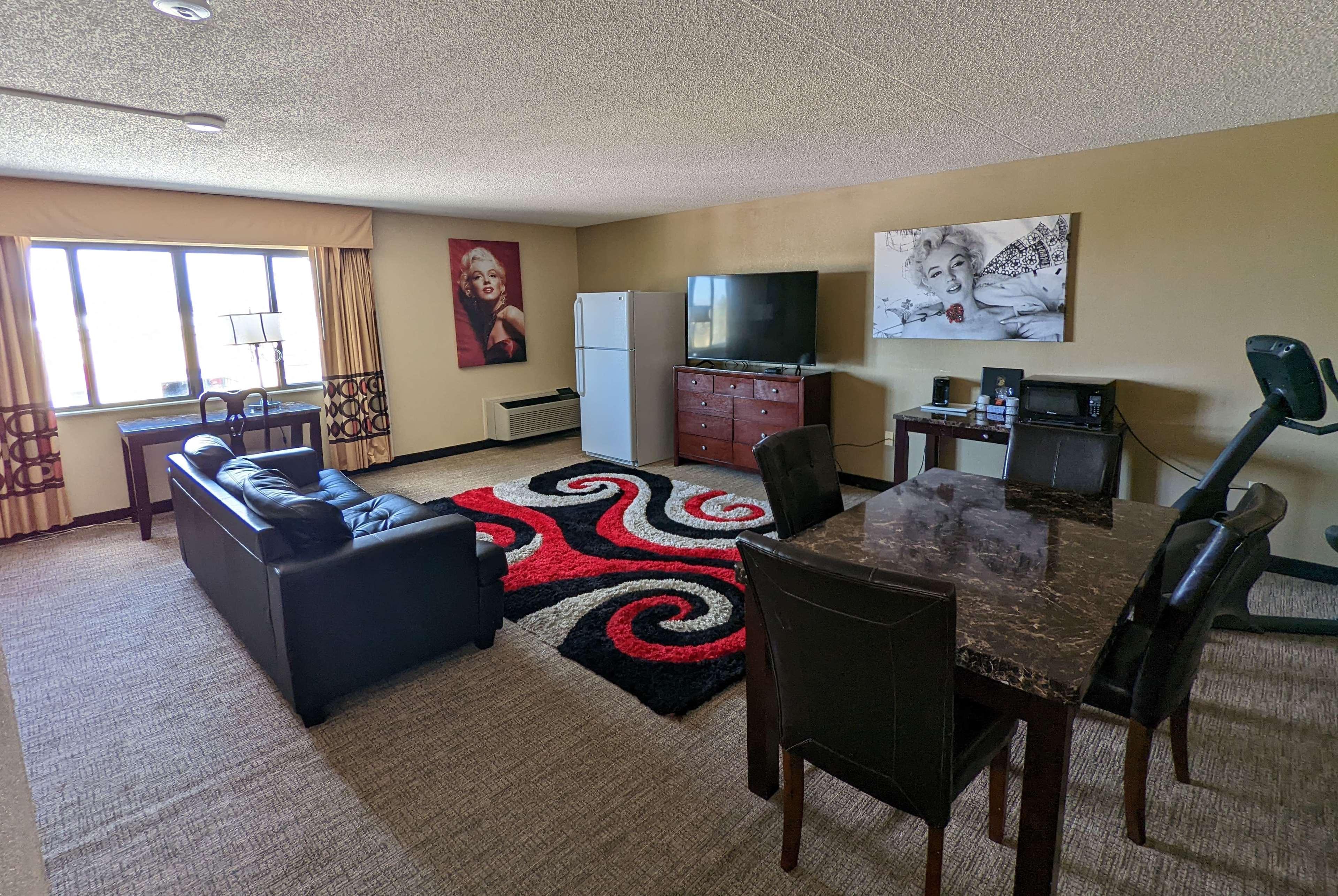 Super 8 By Wyndham Wichita North Hotel Екстериор снимка