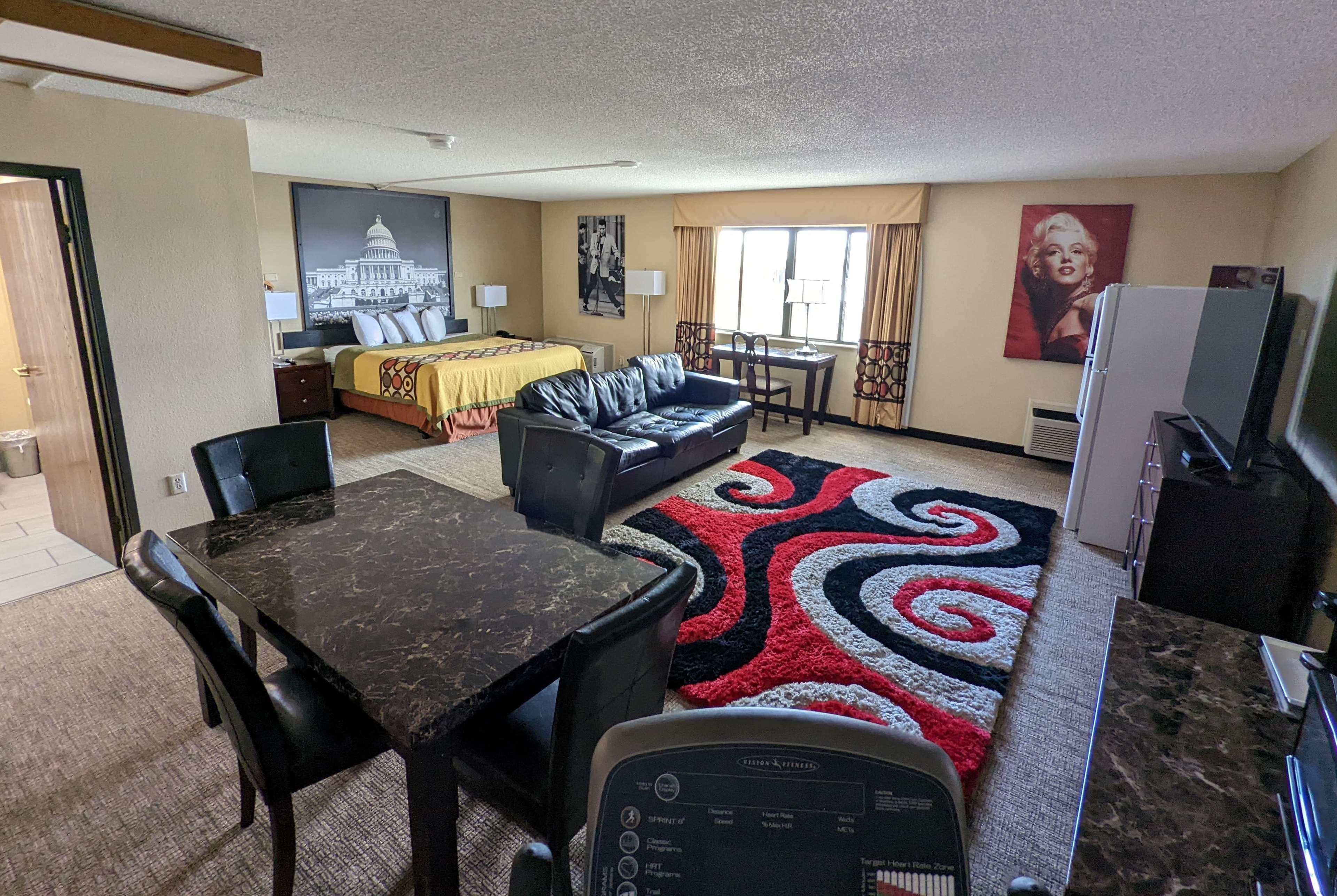 Super 8 By Wyndham Wichita North Hotel Екстериор снимка