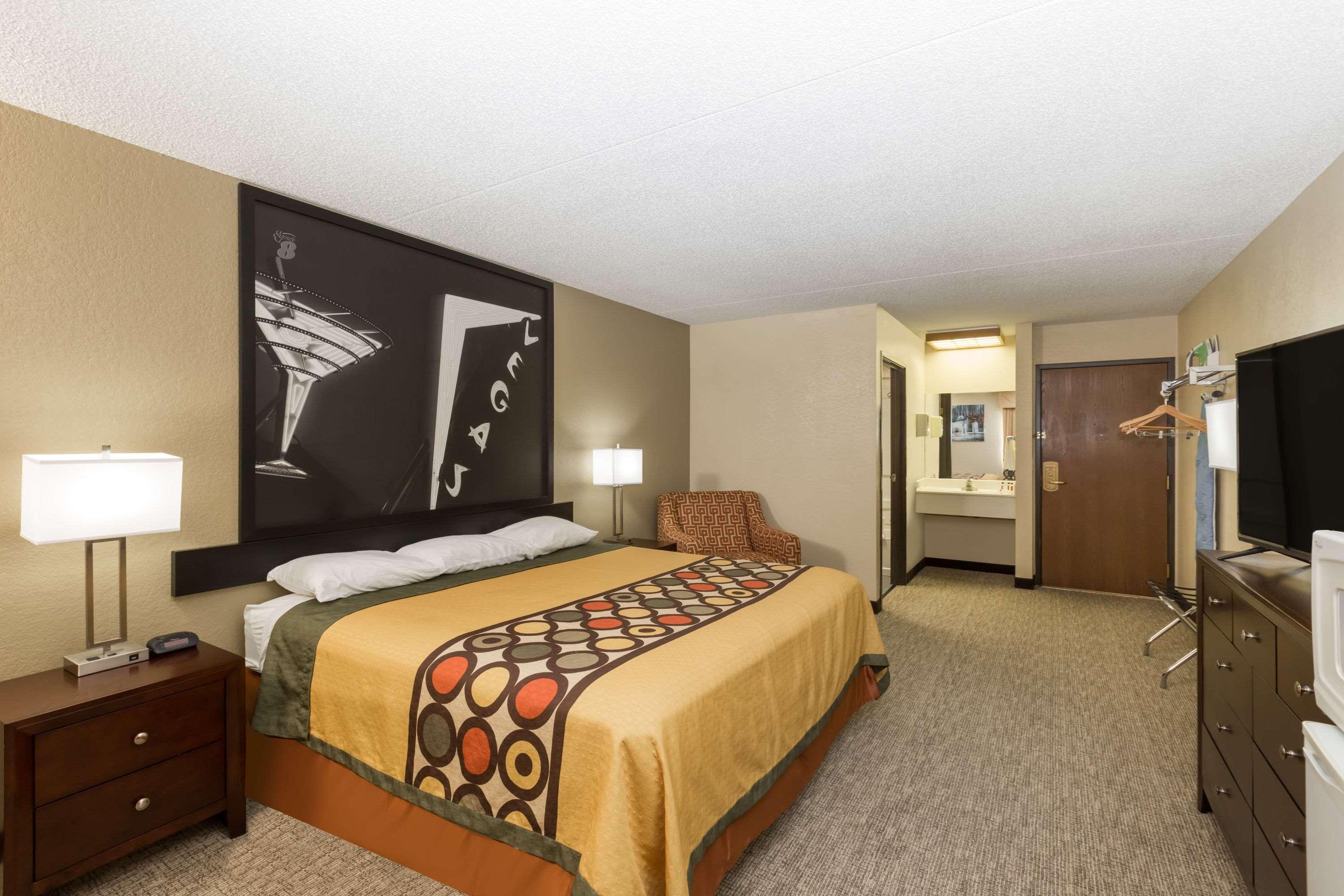 Super 8 By Wyndham Wichita North Hotel Екстериор снимка