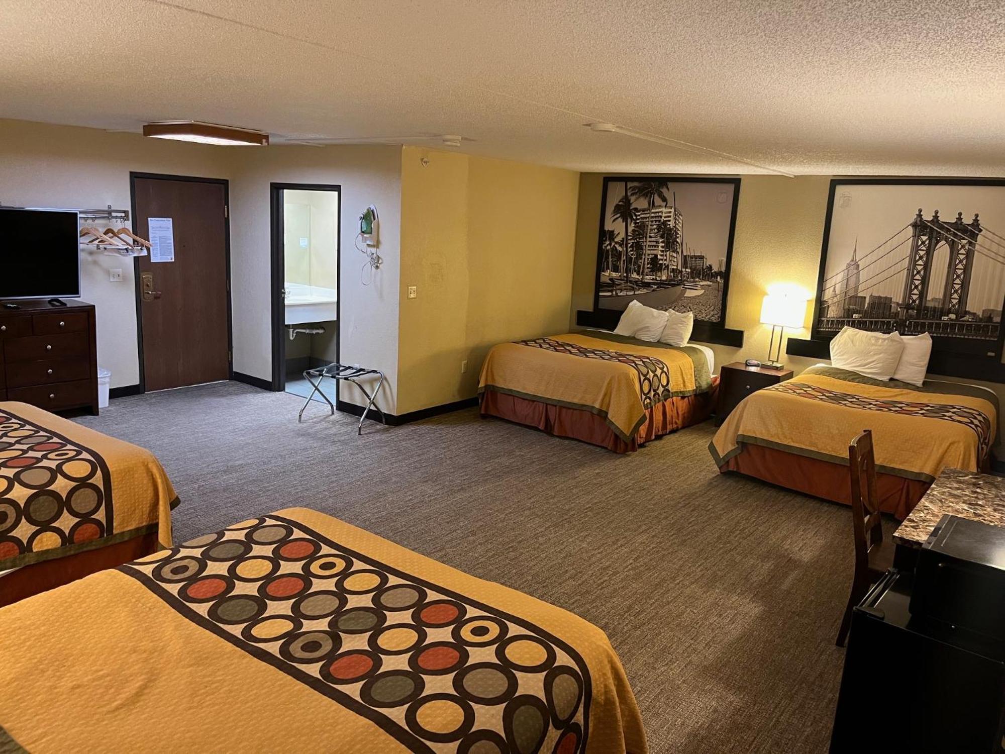 Super 8 By Wyndham Wichita North Hotel Екстериор снимка