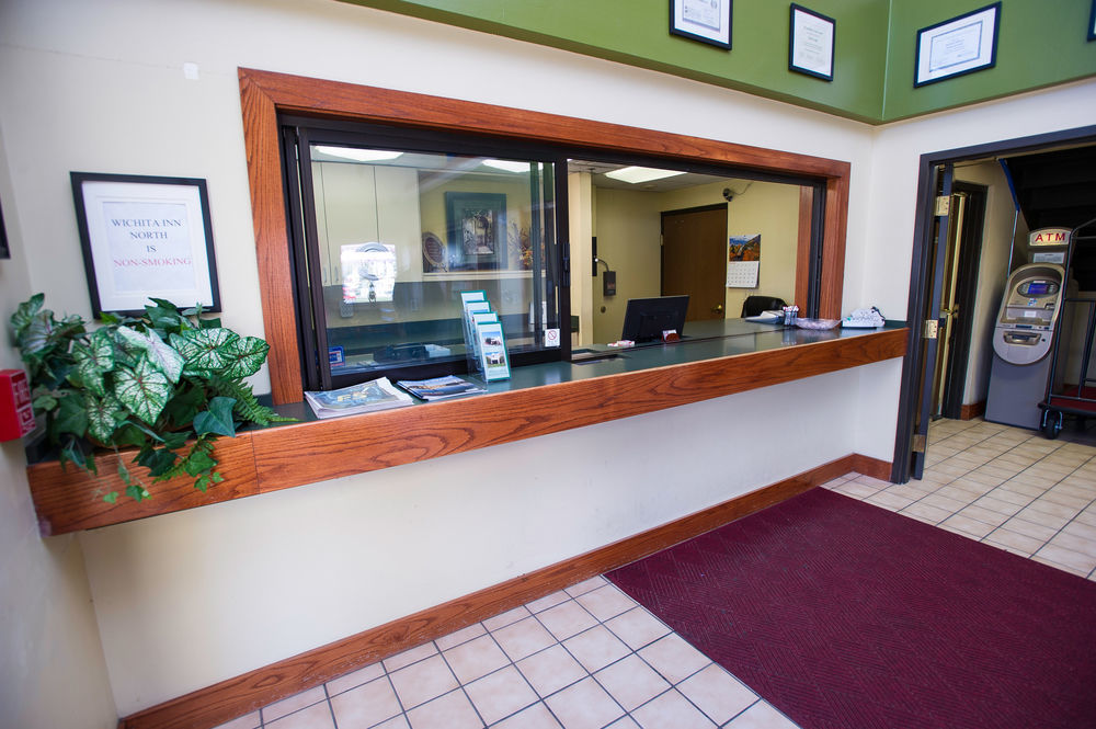 Super 8 By Wyndham Wichita North Hotel Екстериор снимка