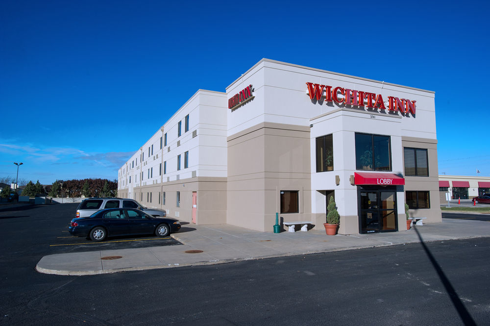 Super 8 By Wyndham Wichita North Hotel Екстериор снимка