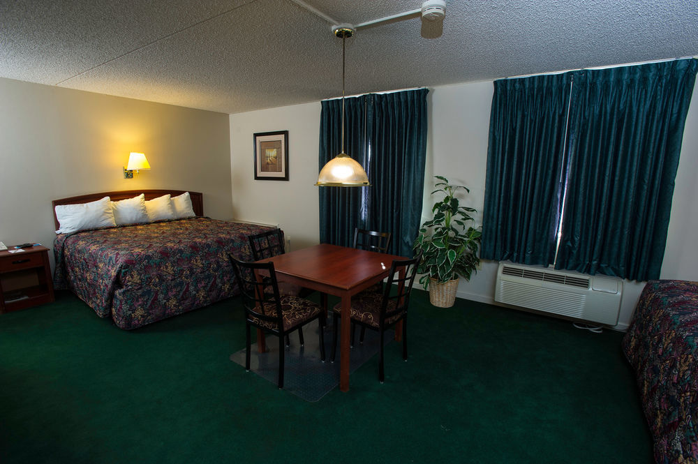 Super 8 By Wyndham Wichita North Hotel Екстериор снимка