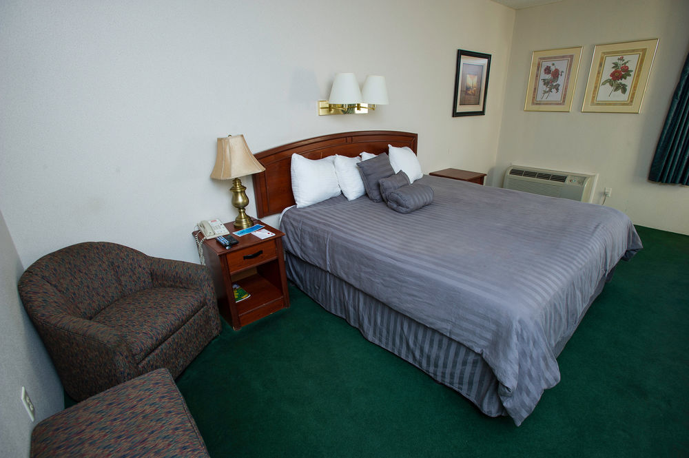 Super 8 By Wyndham Wichita North Hotel Екстериор снимка