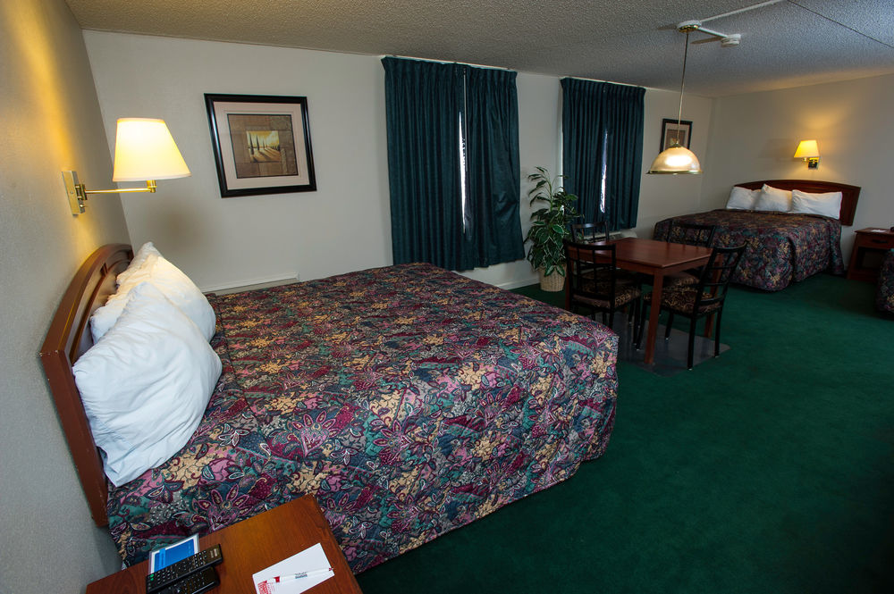Super 8 By Wyndham Wichita North Hotel Екстериор снимка