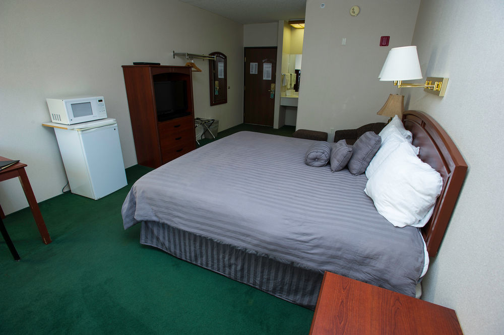 Super 8 By Wyndham Wichita North Hotel Екстериор снимка