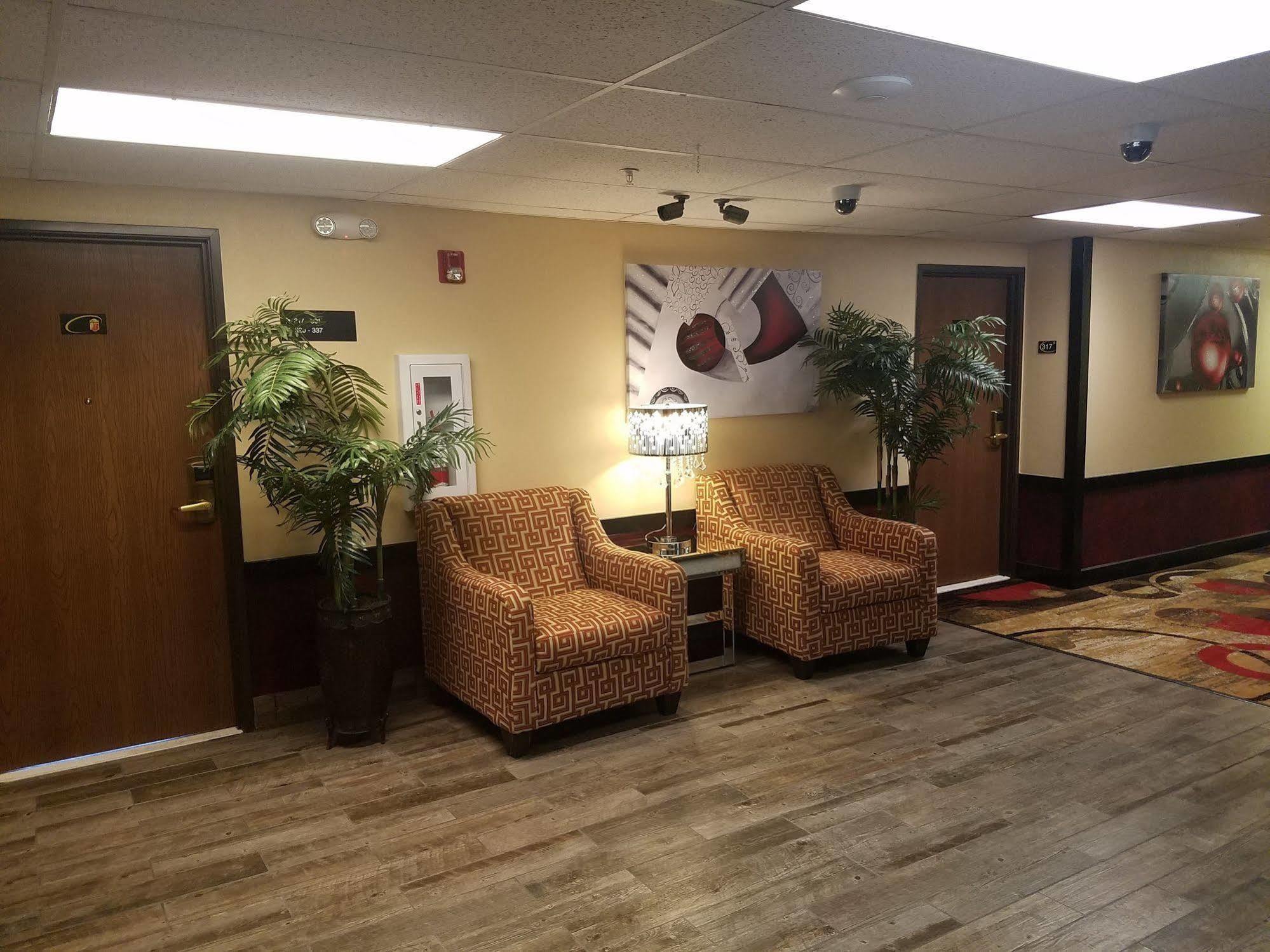 Super 8 By Wyndham Wichita North Hotel Екстериор снимка