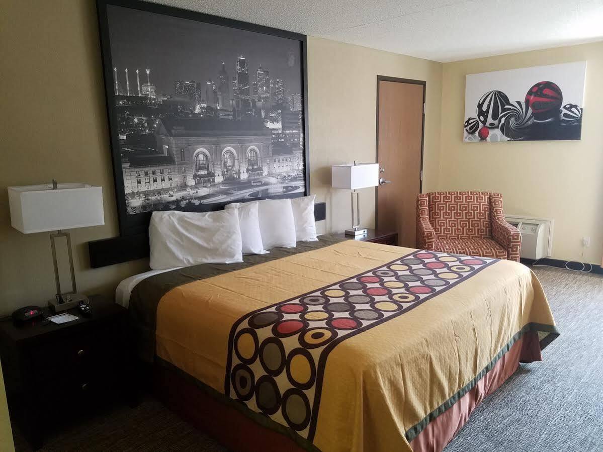 Super 8 By Wyndham Wichita North Hotel Екстериор снимка