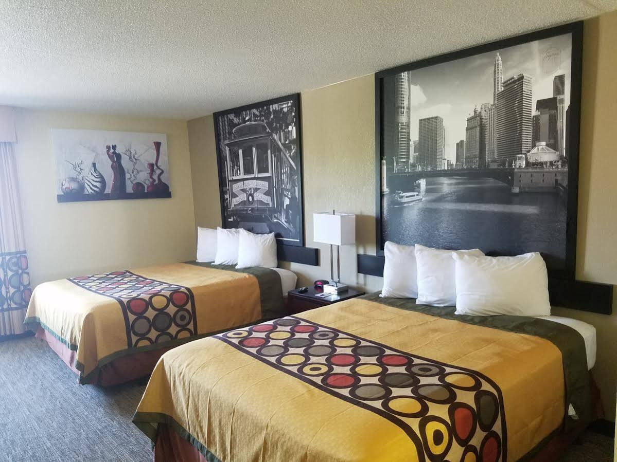 Super 8 By Wyndham Wichita North Hotel Екстериор снимка