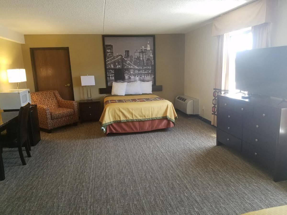 Super 8 By Wyndham Wichita North Hotel Екстериор снимка